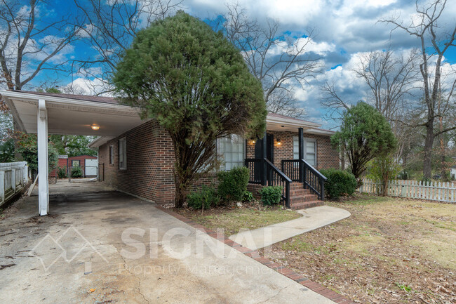 220 4th Ave in Birmingham, AL - Foto de edificio - Building Photo