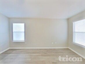 6614 Cougar Village in San Antonio, TX - Foto de edificio - Building Photo