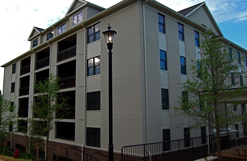 The Greek on Virginia Avenue in Charlottesville, VA - Foto de edificio