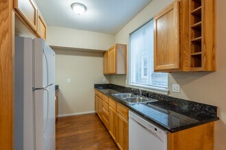 The Ponderosa in Eugene, OR - Foto de edificio - Interior Photo