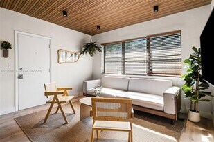 1275 Marseille Dr in Miami Beach, FL - Building Photo