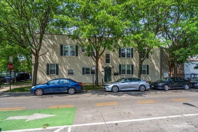 property at 3001 N Sawyer Ave