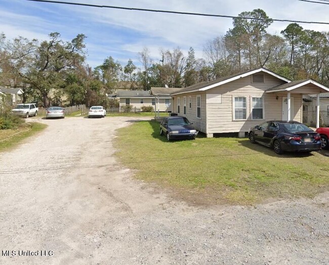 620 Loposser Ave in Gulfport, MS - Building Photo - Building Photo