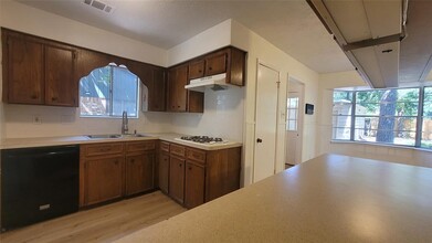 22906 Lemon Grove Dr-Unit -11210 L We Ave in Spring, TX - Building Photo - Building Photo