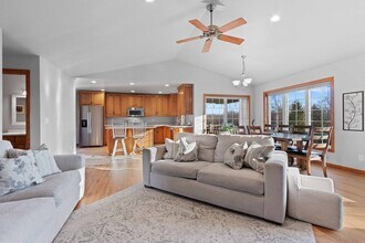 2104-2106 River Point Ct in De Pere, WI - Building Photo - Building Photo