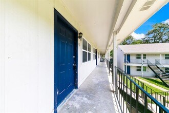 200 Hill St-Unit -5 in Sealy, TX - Building Photo - Building Photo