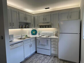 48 Woodland Dr, Unit 106 in Vero Beach, FL - Building Photo - Building Photo