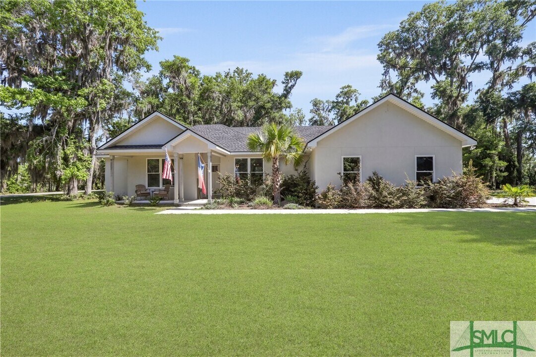 1003 Dolphin Ct in Townsend, GA - Building Photo