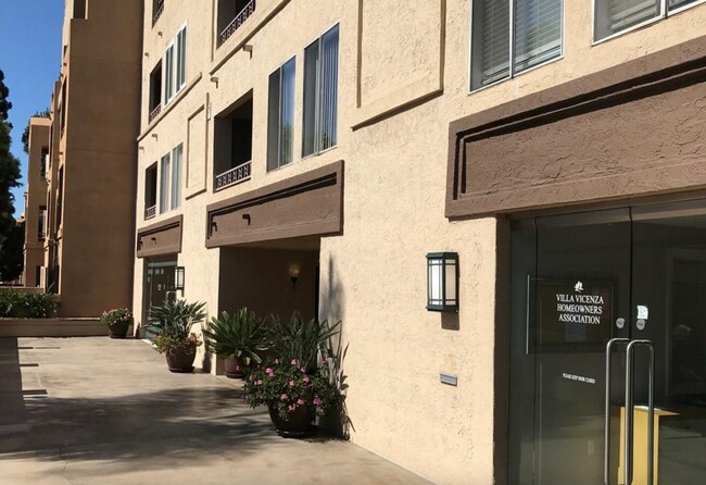 8889 Caminito Plaza Centro, Unit 7304 in San Diego, CA - Foto de edificio - Building Photo