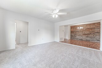 100 Walnut St in Troy, MO - Building Photo - Building Photo