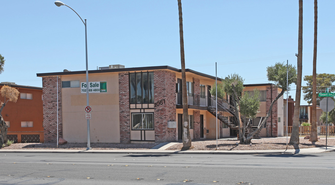 Esperanza Apartments in Las Vegas, NV - Building Photo