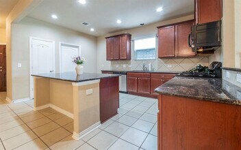 8021 Arezzo Dr in Round Rock, TX - Building Photo - Building Photo