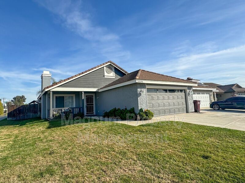 30594 Glaspell Ct in Menifee, CA - Building Photo