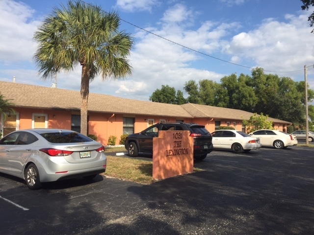 Lexington Condos in Cape Coral, FL - Foto de edificio - Building Photo