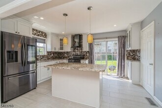 2201 Timber Ridge Ct in Sayreville, NJ - Building Photo - Building Photo