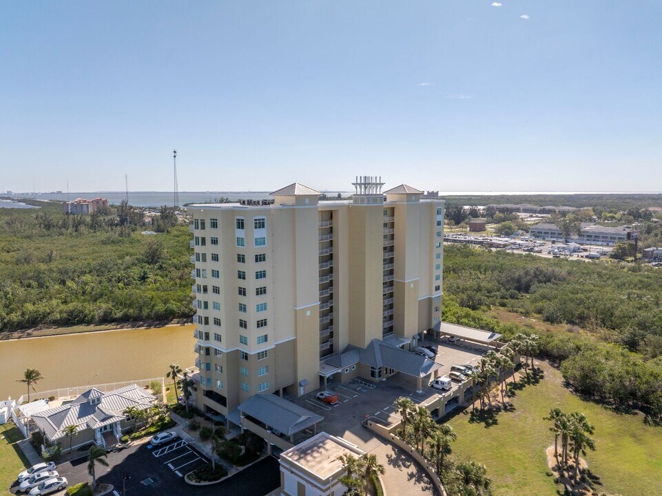 10851 Mangrove Cay Ln NE in St. Petersburg, FL - Building Photo