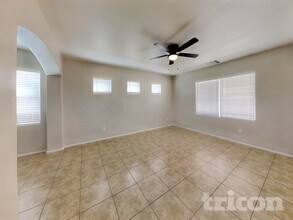 3921 W Irwin Ave in Phoenix, AZ - Foto de edificio - Building Photo