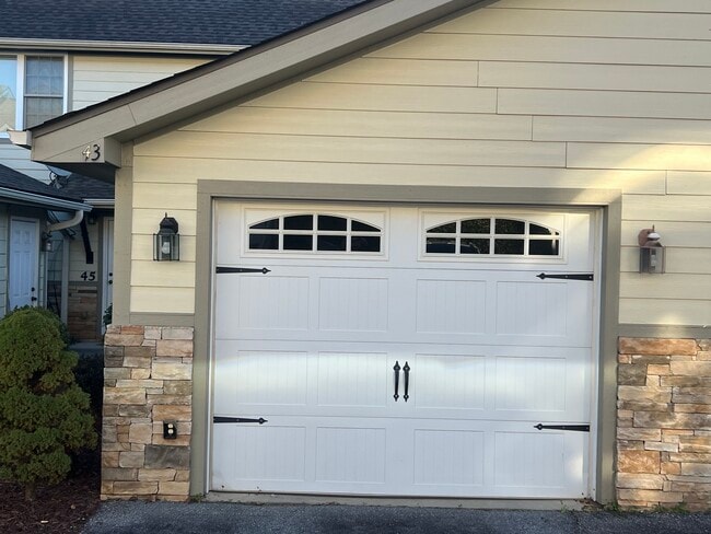 43 Rotunda Cir in Asheville, NC - Building Photo - Building Photo