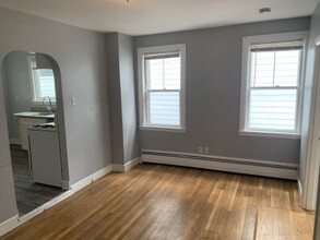 109 Beacon St, Unit 1 in Somerville, MA - Building Photo - Building Photo