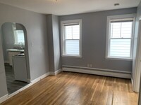 109 Beacon St, Unit 1 in Somerville, MA - Foto de edificio - Building Photo