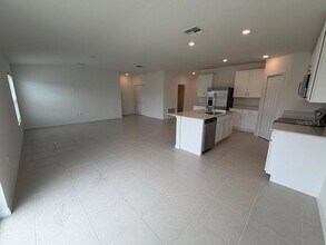 2167 Lone Oak Ln in Lakeland, FL - Building Photo - Building Photo