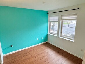 9837 NE Irving St in Portland, OR - Building Photo - Building Photo