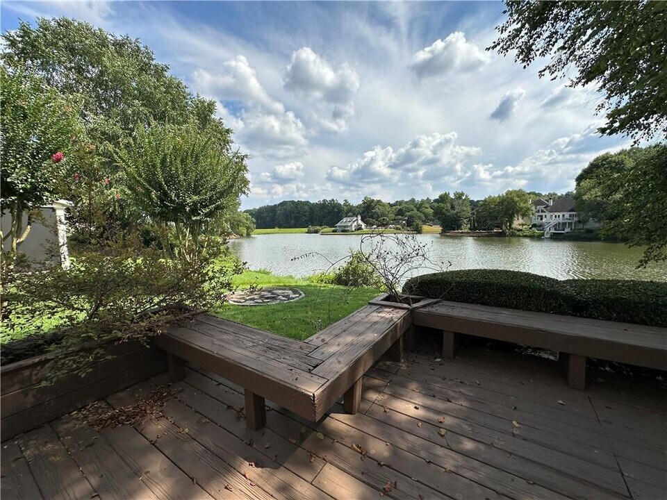 3960 Longlake Dr in Duluth, GA - Building Photo