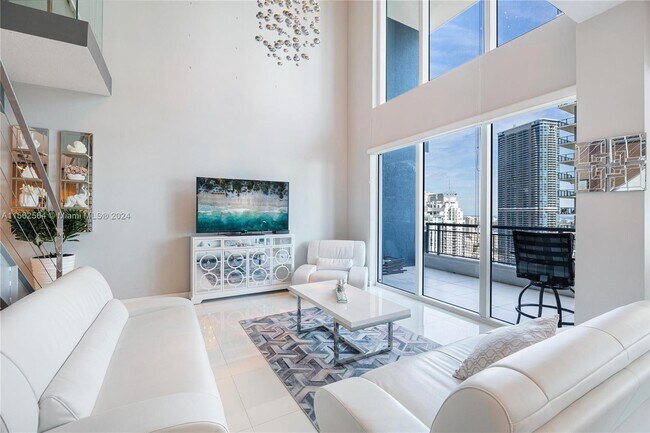 60 SW 13th St, Unit 4212 in Miami, FL - Foto de edificio - Building Photo