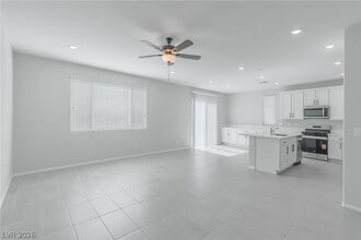 7853 Lacemaker Ct in Las Vegas, NV - Building Photo - Building Photo