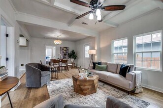 620 S Winnetka Ave in Dallas, TX - Building Photo - Building Photo
