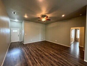 623 N Elkhart Ave in Lubbock, TX - Foto de edificio - Building Photo