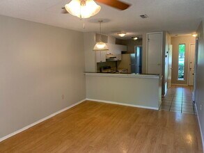 11 Poulton Dr NW in Fort Walton Beach, FL - Foto de edificio - Building Photo