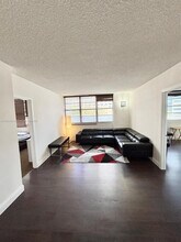 801 Brickell Bay Dr in Miami, FL - Building Photo - Building Photo