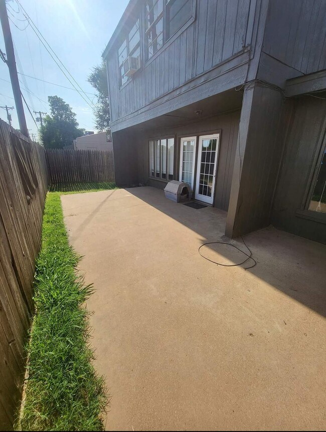 4312 52nd St, Unit B in Lubbock, TX - Building Photo - Building Photo