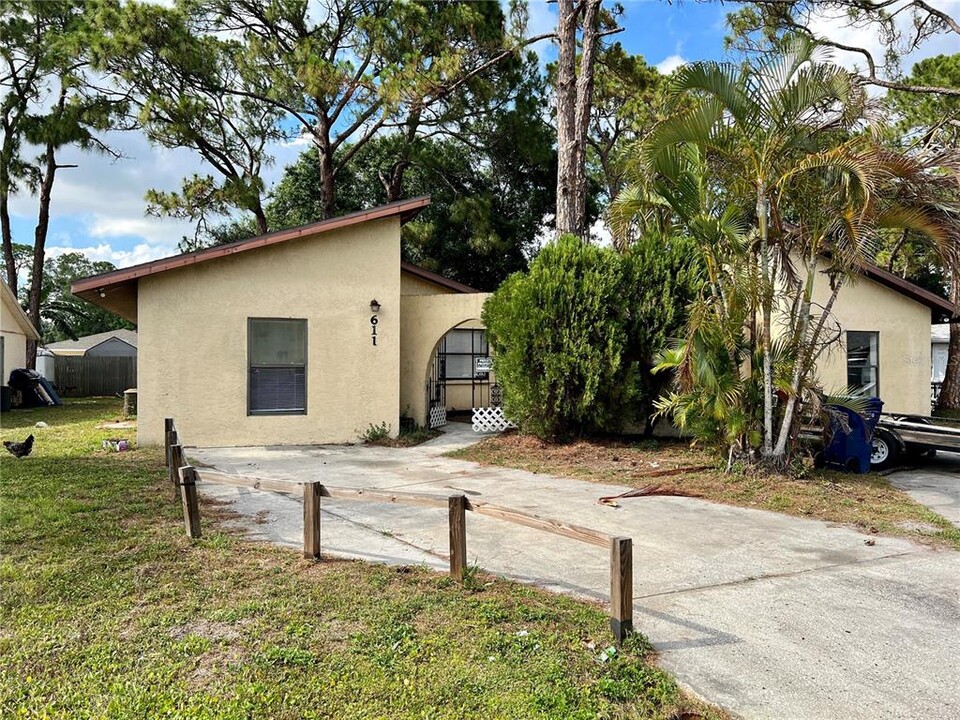 611 61st Ave Terrace E in Bradenton, FL - Building Photo