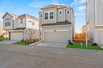 11423 Blossom Sq St in Houston, TX - Building Photo - Building Photo