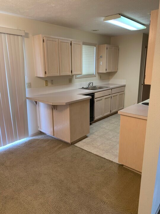 3418 E 57th Ave in Spokane, WA - Building Photo