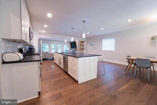1710 Mark Ln in Rockville, MD - Building Photo