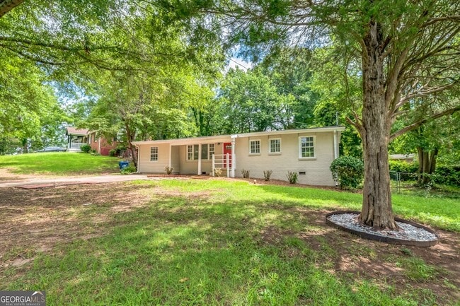 property at 16 Bromack Dr SE