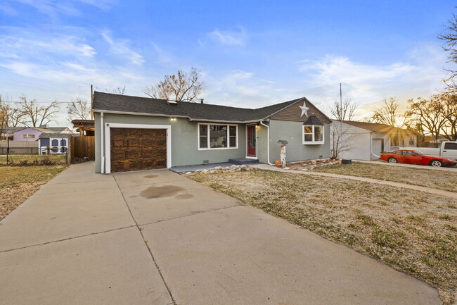 919 Alexander Cir in Pueblo, CO - Foto de edificio - Building Photo