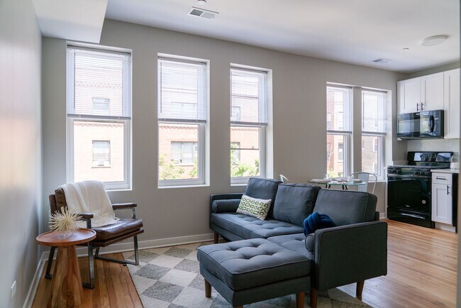 3051 W Leland Ave, Unit Leland Albany in Chicago, IL - Building Photo - Building Photo