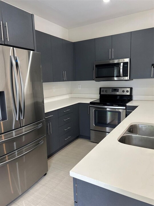 420 SE 16th St in Fort Lauderdale, FL - Building Photo