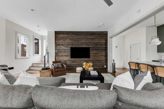 1114A Wade Ave in Nashville, TN - Foto de edificio - Building Photo