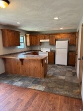 400 N Old Orchard Dr in Strafford, MO - Building Photo - Building Photo