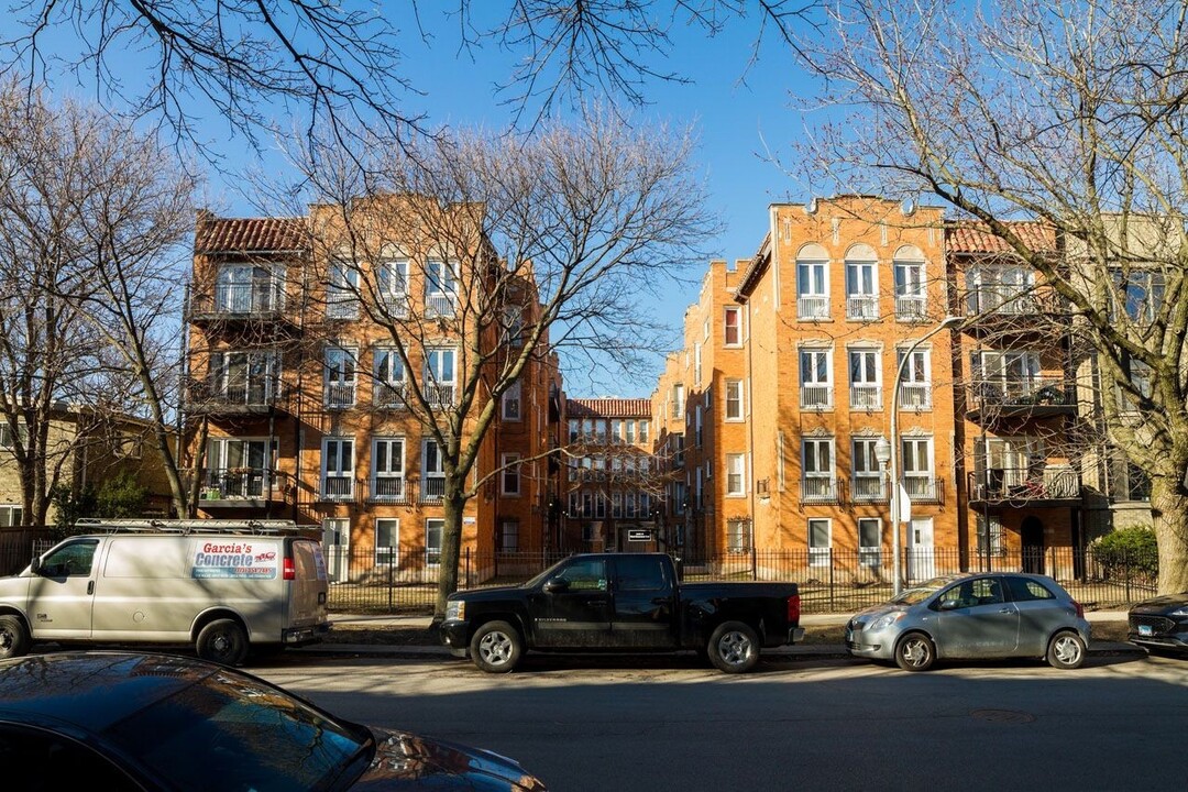 1638 W Greenleaf Ave in Chicago, IL - Building Photo