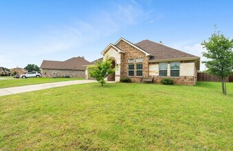 911 Elk Ridge Dr in Stephenville, TX - Building Photo - Building Photo