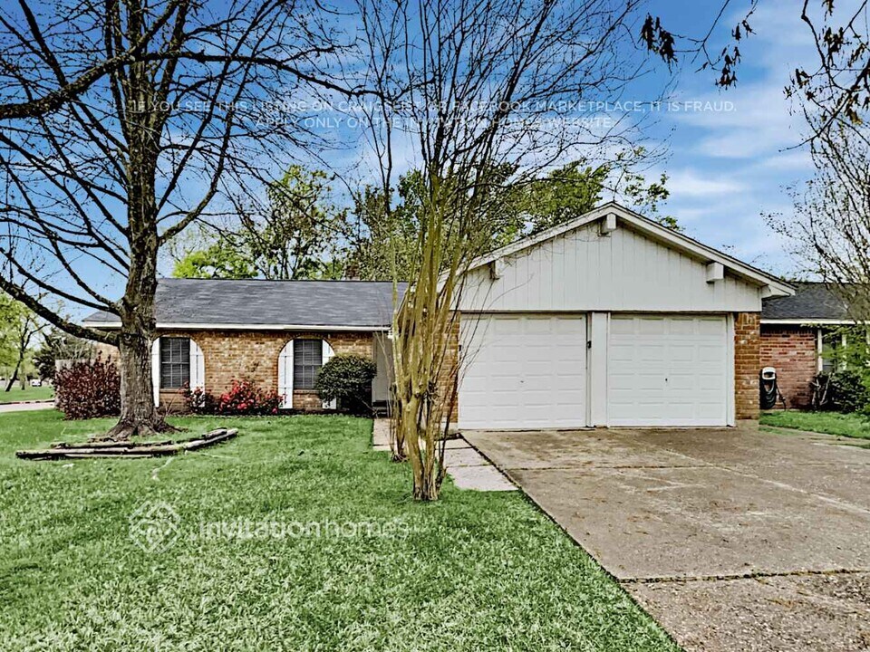16430 Forest Bend Ave in Friendswood, TX - Building Photo