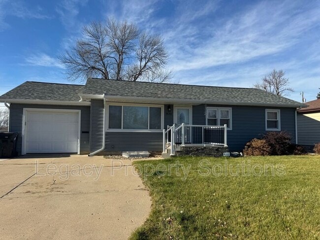 1832 Assumption Dr in Bismarck, ND - Building Photo - Building Photo