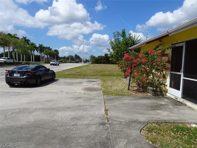 221 Cape Coral Pkwy W in Cape Coral, FL - Building Photo - Building Photo