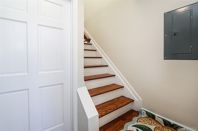 248 Montgomery Ave in West Babylon, NY - Building Photo - Building Photo